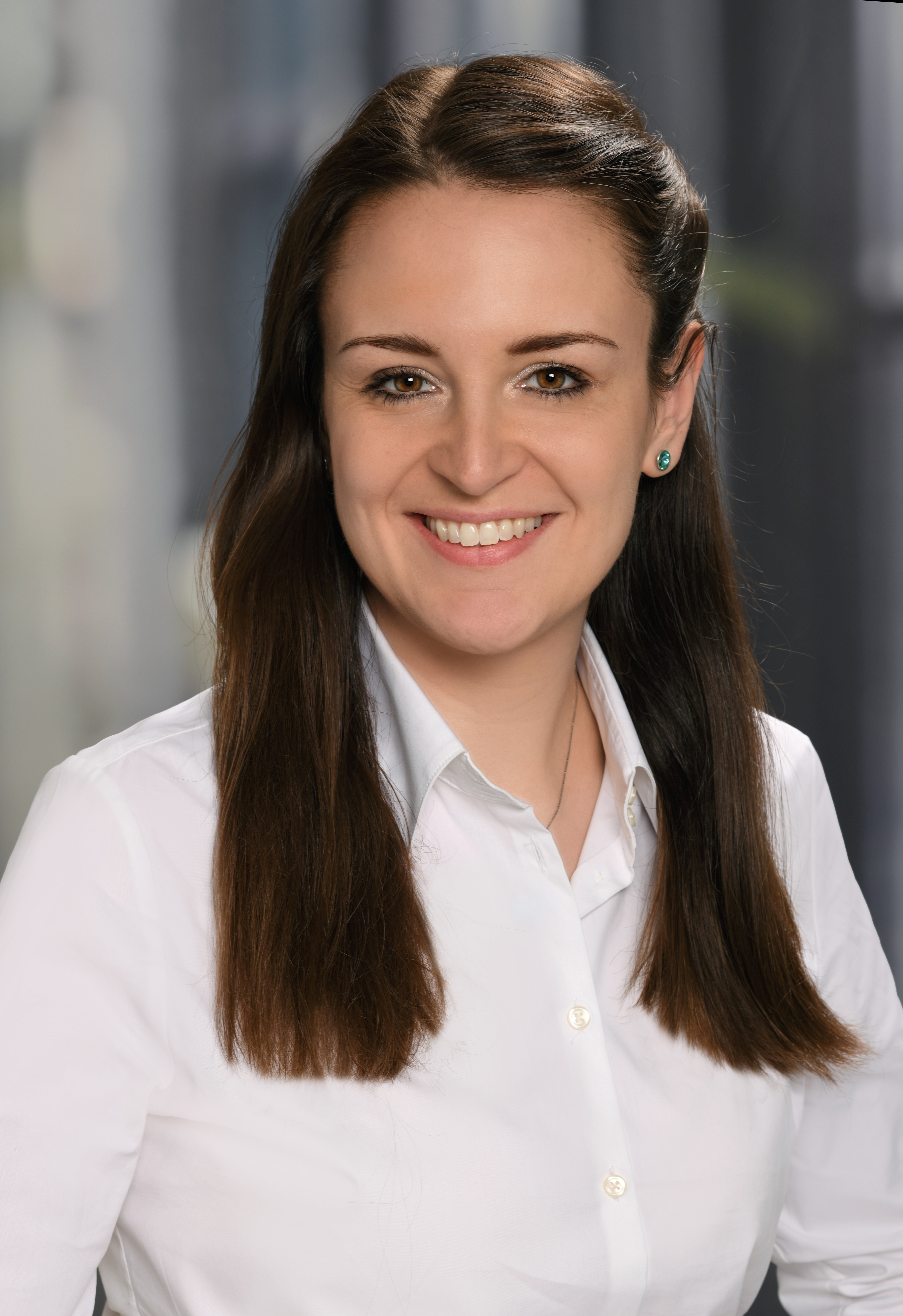 Dr. med. Carola Defterighos